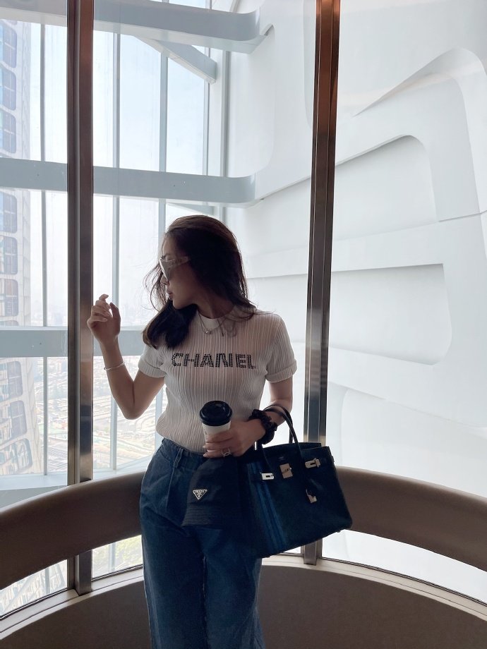 Alice5920920's tweet photo. This view is great ~ the windows are transparent! https://t.co/RJNS1QBLh5