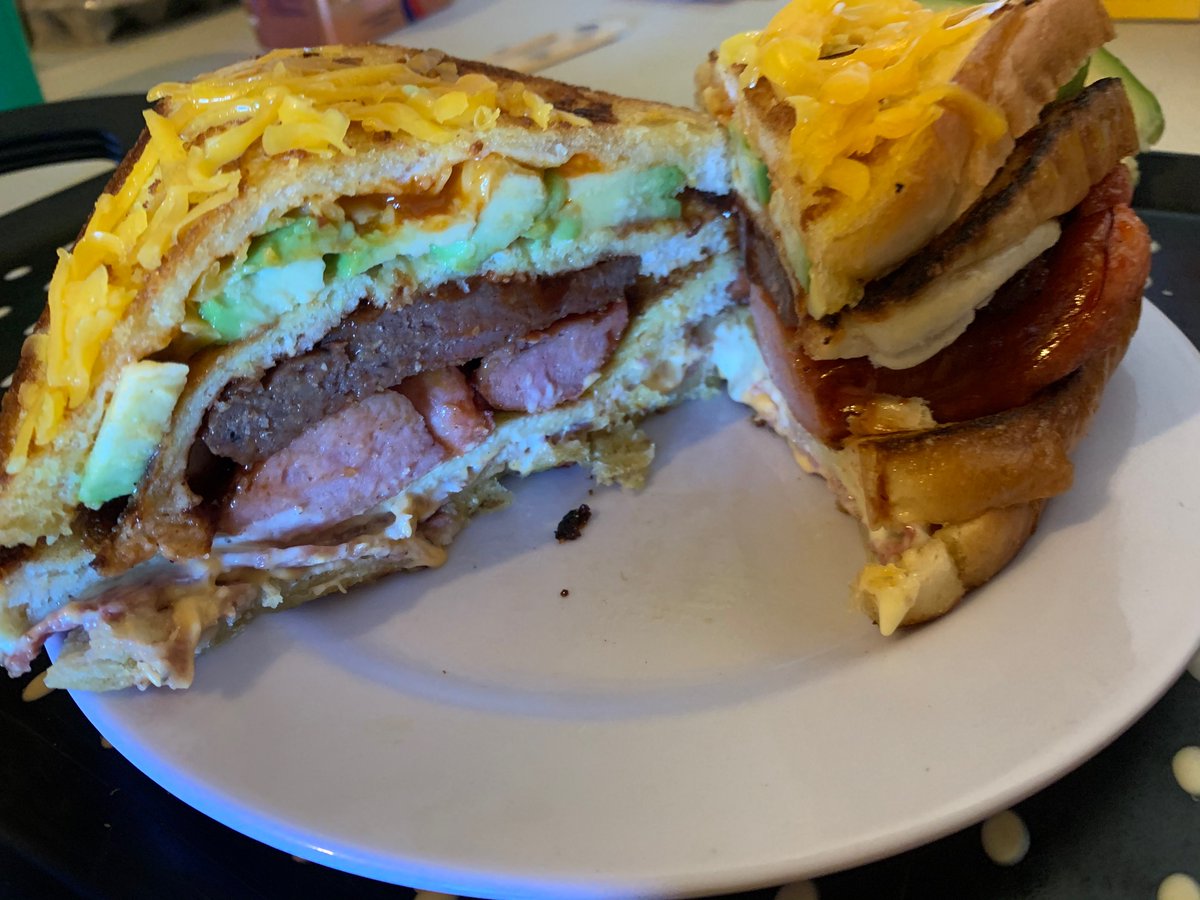 Mthokojose's tweet photo. Good morning, Happy Friyay come grab a Bite @ Morris Park , Zone 6 ext 1 Sebokeng 

#WakeUpOnMetroFM https://t.co/JiFjtSMc1g