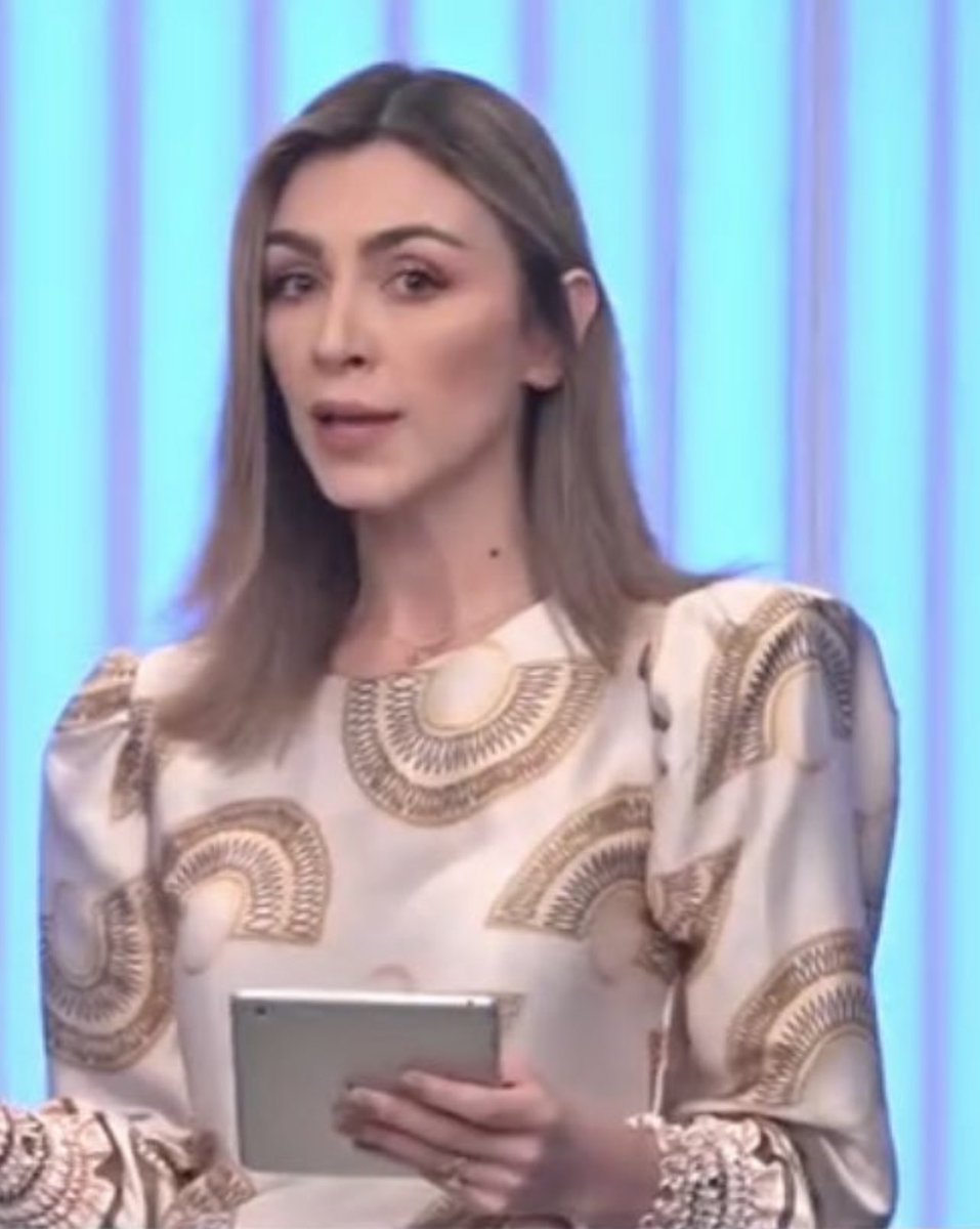 Ivan_Cuyabro's tweet photo. Se llama Maritza Aristizabal @Maryaristizabal y utilizó la foto de la hija de Rodolfo Hernández de una manera baja y sin escrúpulos. 

Que porquería de persona esta mujer. Personas como ella y ese canal son los que alimentan esa sed de sangre y guerra en Colombia. https://t.co/2254yEURCL