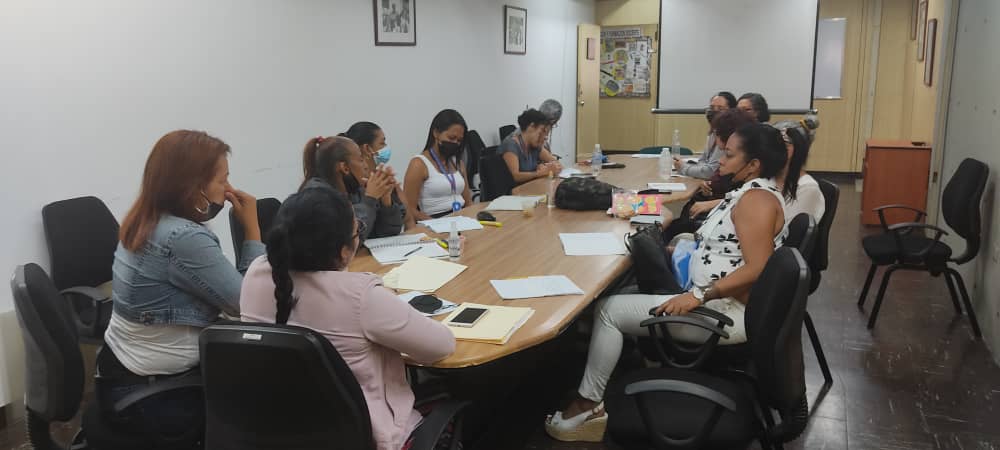 Fundabit_'s tweet photo. #EnFotos 📸| Siguiendo las instrucciones de la Min. @_LaAvanzadora y de nuestra Pdta. @leivi24 #Hoy se realizó una mesa de trabajo para la incorporación de Fundabit en los aportes de la transformación curricular y la vinculación de los motores productivos 🇻🇪✊🏻
#PorLaMadreTierra https://t.co/ExSD3SKNZb