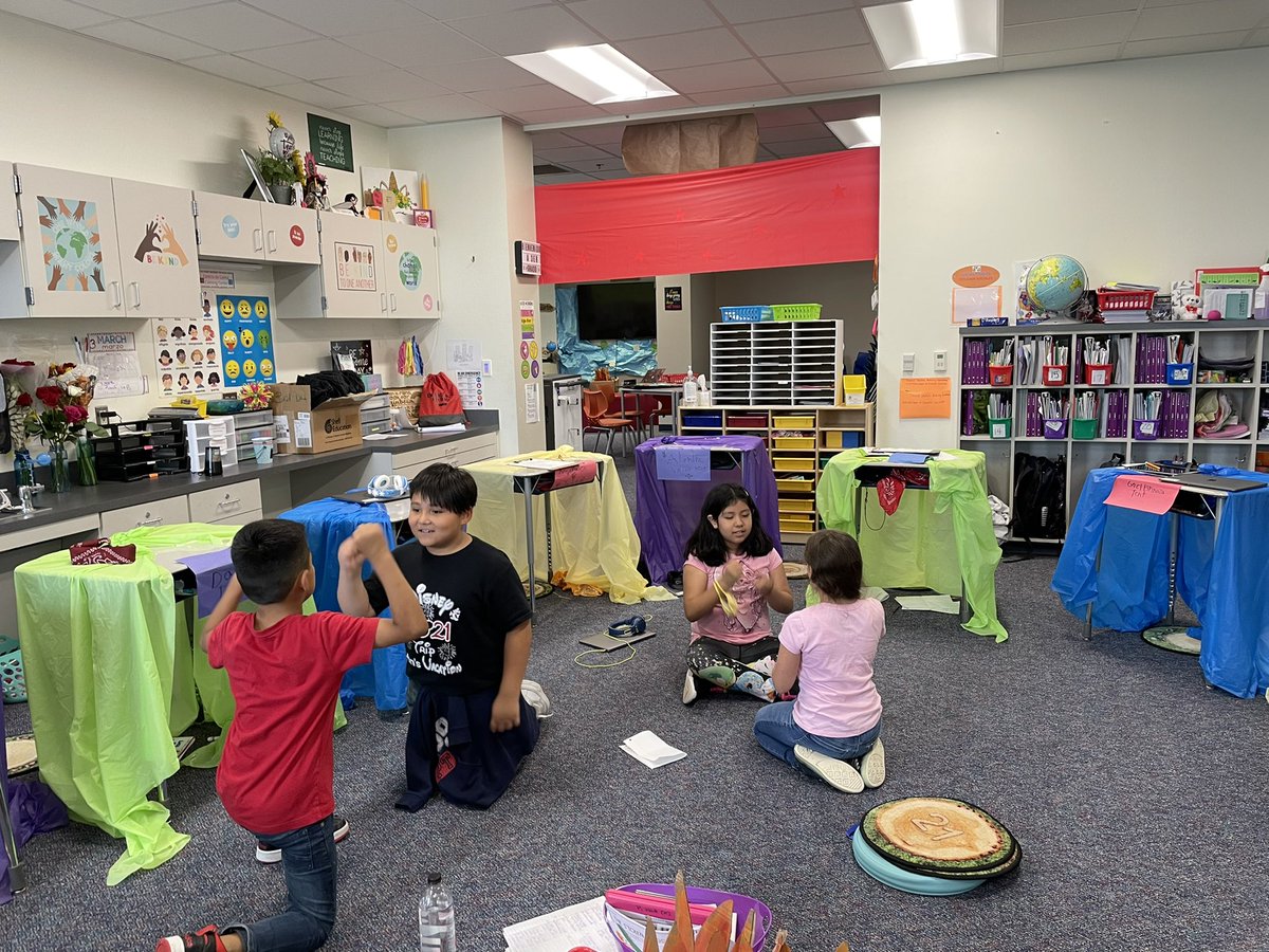 Sra_Wade's tweet photo. STAAR camp has been both educational &amp; fun! Here are the kiddos enjoying the game “Rock, Paper, Scissors, MULTIPLY!”. Bingo/lotería is tomorrow. #Soaring2NewHeights #Malvern3rdgradeSTAARCAMP https://t.co/8gGcJNog3a
