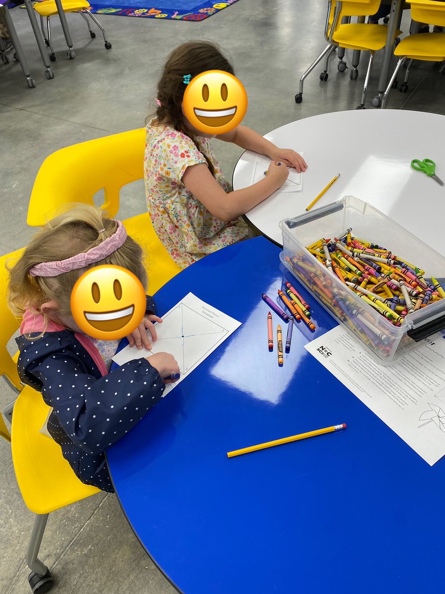 LeichterTeach's tweet photo. Thank you @DukeEnergy and @BruceCalloway for the box of STEM activities! Tonight at our Night of the Arts we made pin wheels and flying machines and even had a student combine the two! https://t.co/70YEgT8QMY