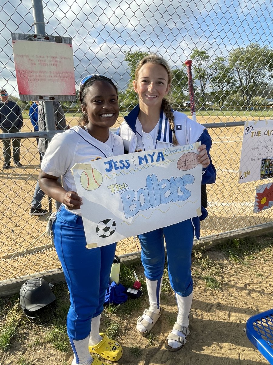 BRHSsoftball17's tweet image. The “ballers” Jess and Mya scored a few runs. #doitall. #multiplesports