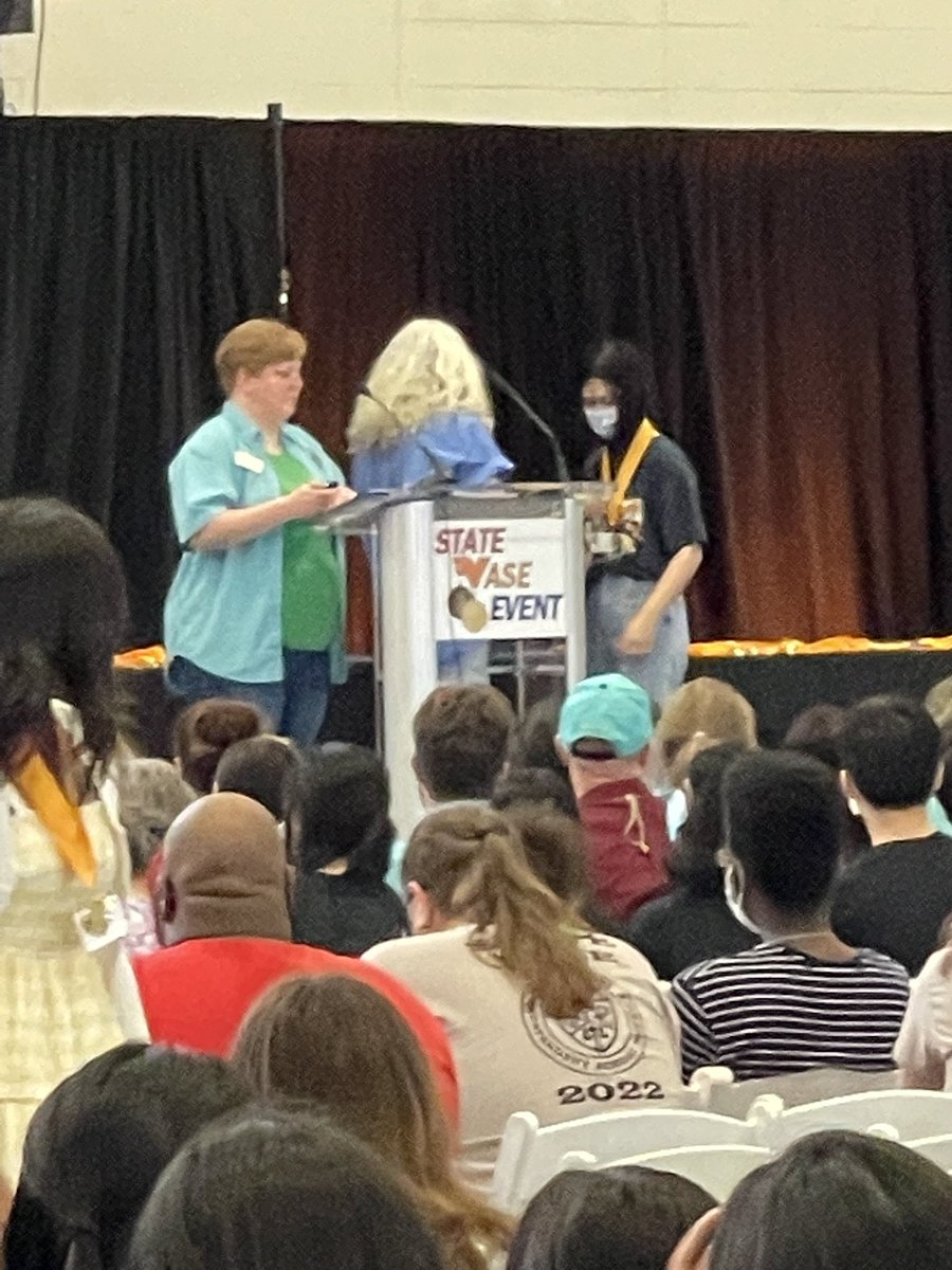 GrundlerArt's tweet photo. What a busy week - last Thursday @artguy76 and I were at #statevase22 - two #pisdcreatesart Ss got gold medals! #K12ArtChat https://t.co/IhtWhlMMMM