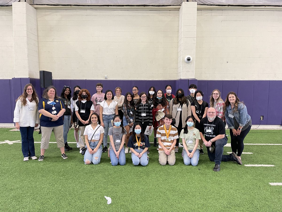 GrundlerArt's tweet photo. What a busy week - last Thursday @artguy76 and I were at #statevase22 - two #pisdcreatesart Ss got gold medals! #K12ArtChat https://t.co/IhtWhlMMMM