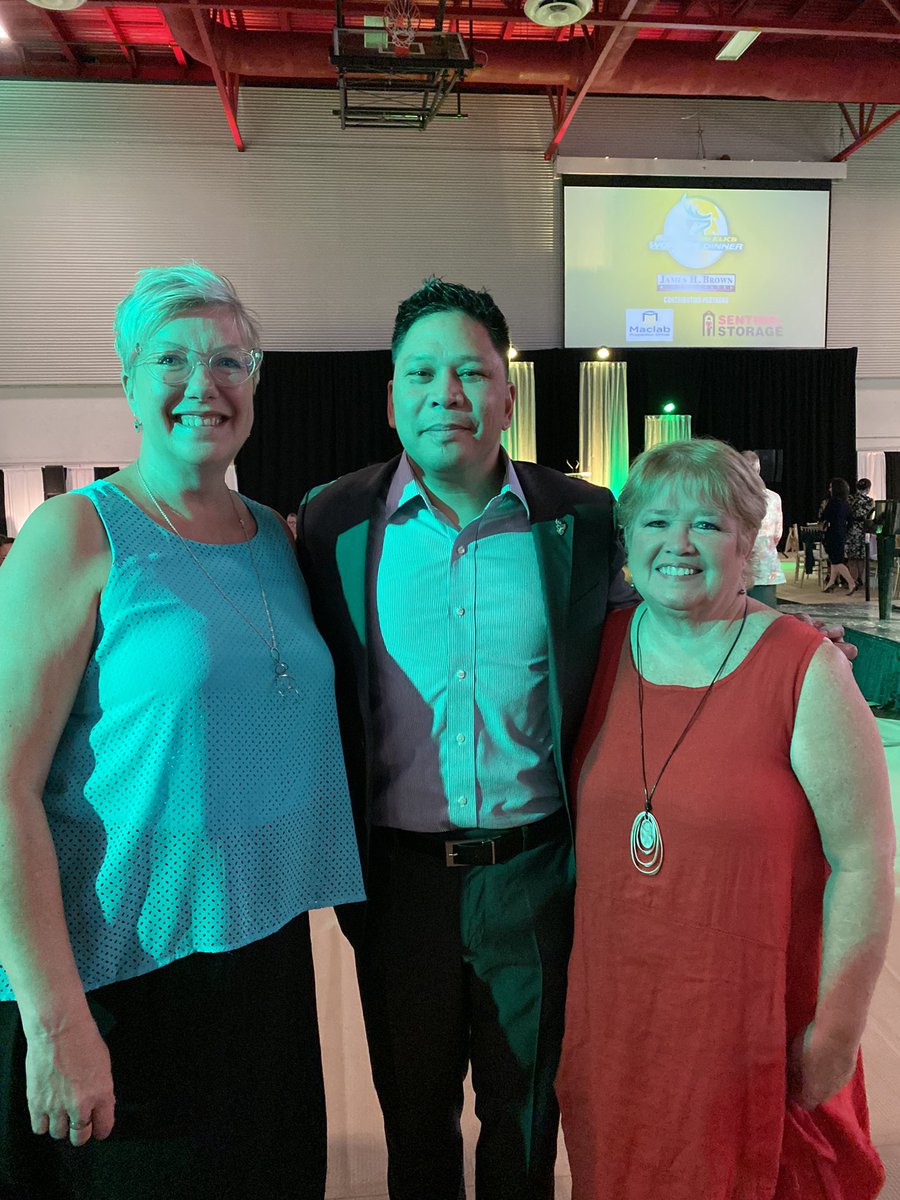 TrixieLeRue's tweet photo. He loves the Clutch #EEWD22 💚💛🫶🏼🏈 @victorcui #Elks Thank you for a wonderful night. The best President ever !! https://t.co/9X8Cj08aI7