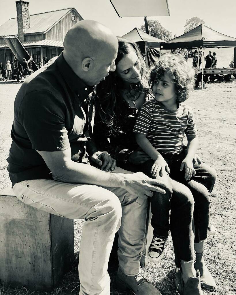JordanaBrewster's tweet photo. Can’t wait to be back with my family https://t.co/ux9Dek8kDE https://t.co/f1Pf1zDeKE