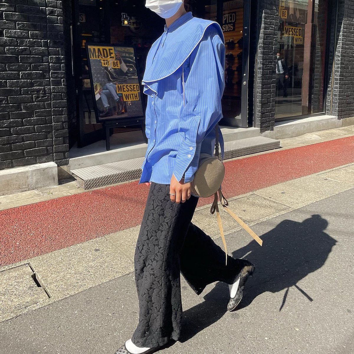 misamisa1997m's tweet photo. 今年購入してよかったストライプシャツ！
デザインも色もどタイプだったけど、秋が来るか心配で迷ってたら、まさかの3WAY!!!
そりゃ買っちゃう。
夏はノースリーブで楽しめそう☀️

#lilybrown https://t.co/S41yJCOT5r