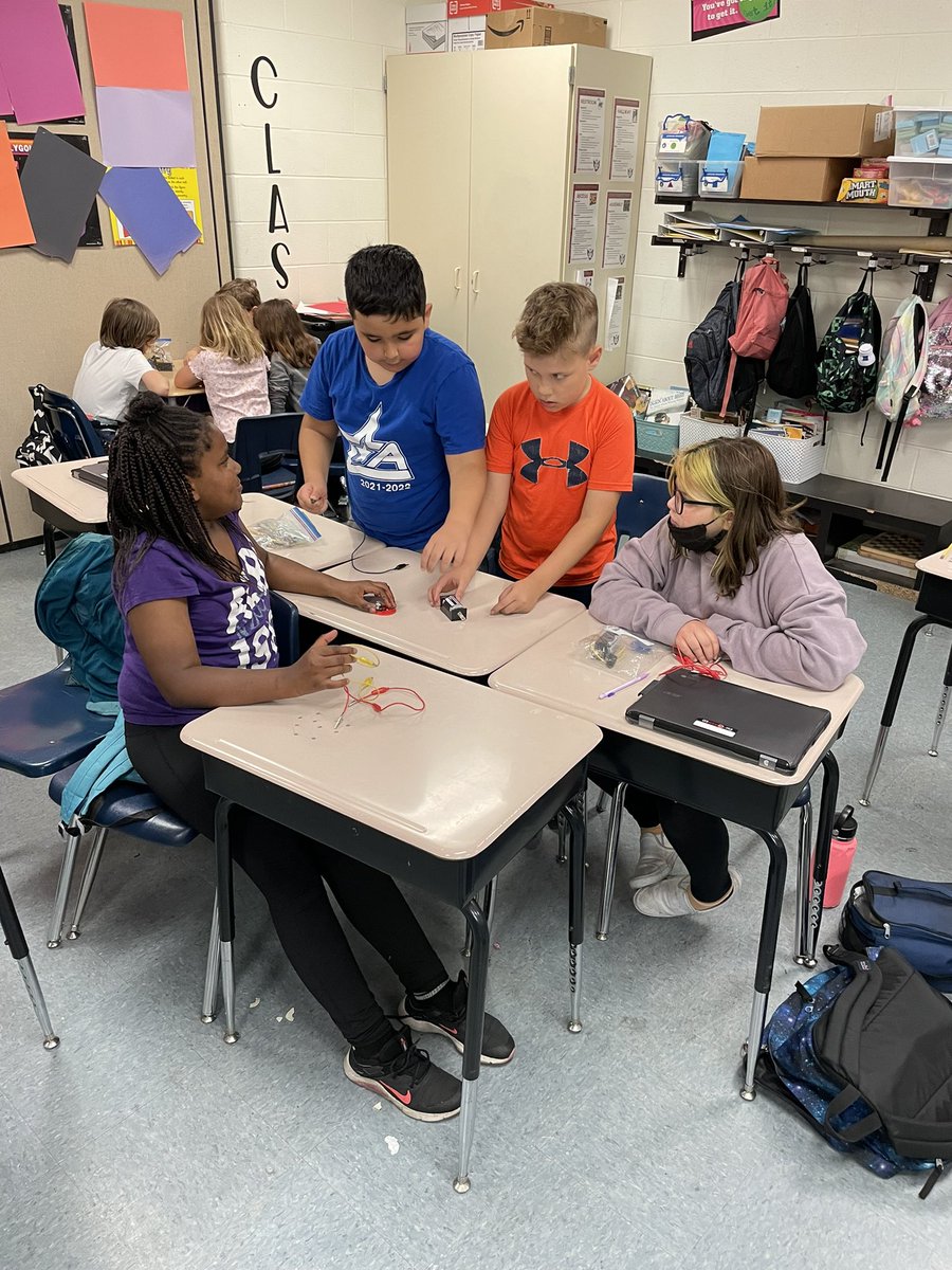 dwitty43's tweet photo. Fun watching these students react to getting their light to work. https://t.co/gWUeCvYs8P
