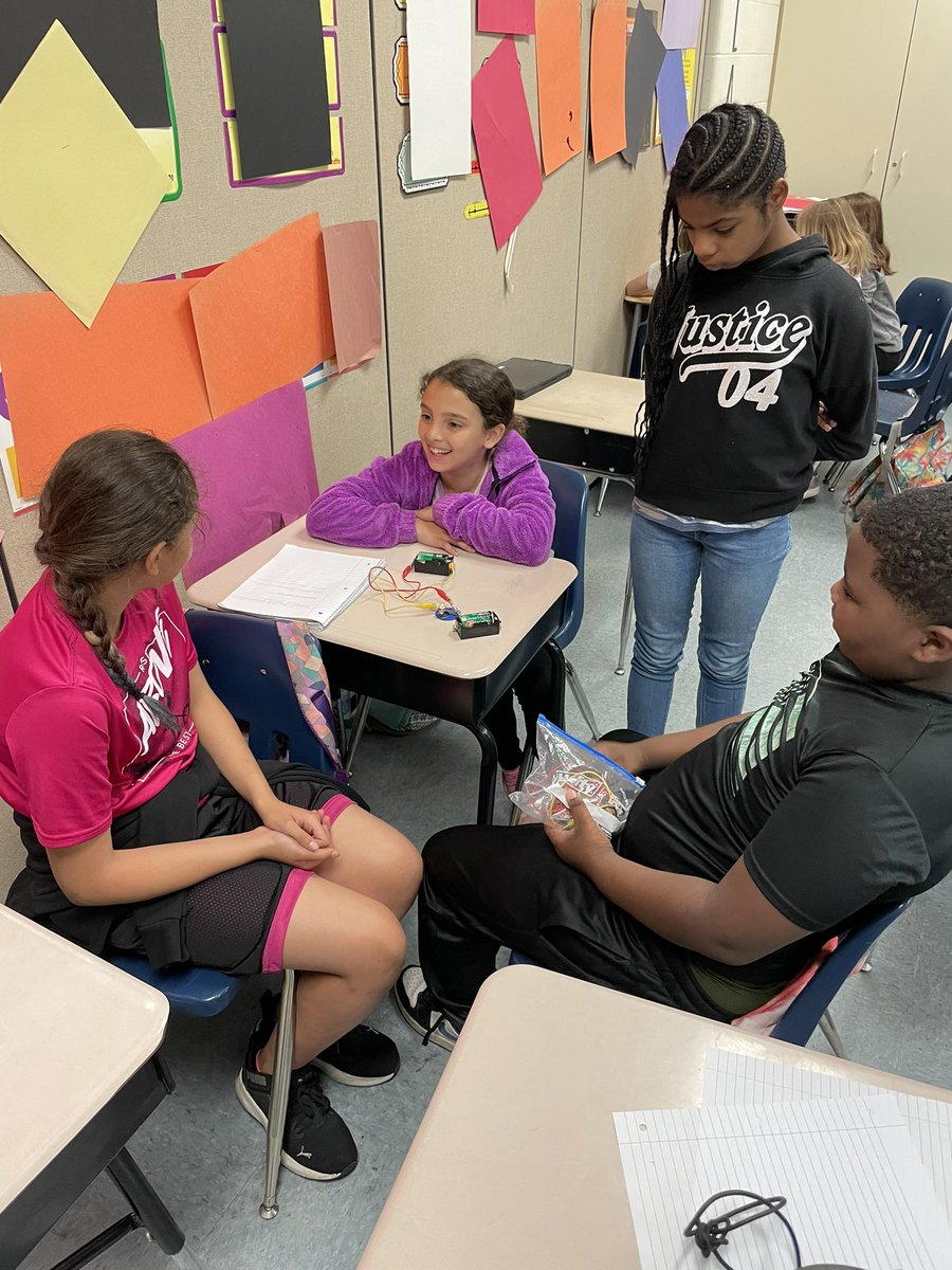 dwitty43's tweet photo. Fun watching these students react to getting their light to work. https://t.co/gWUeCvYs8P