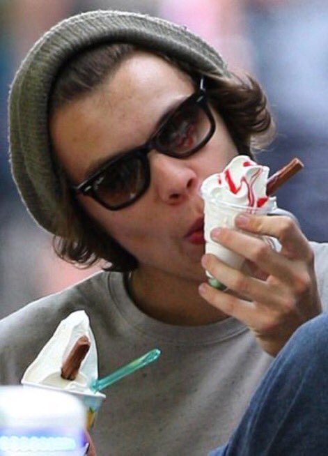 hrryaskit's tweet photo. ice cream!!! https://t.co/tZNIHuqBIN