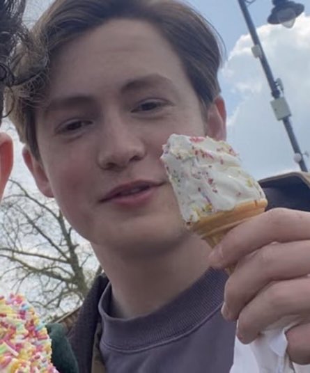 hrryaskit's tweet photo. ice cream!!! https://t.co/tZNIHuqBIN