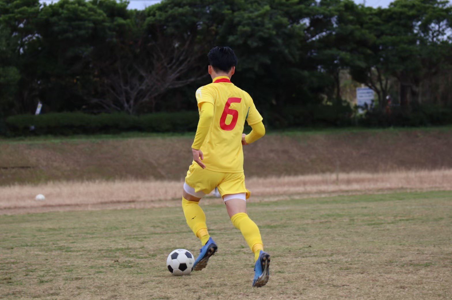 Fc Avenidasol Top 22シーズン選手紹介 背番号 21 名前 松田太志 ポジション Mf 生年月日 1998 10 26 23歳 趣味 特技 釣り 筋トレ 旅行 ランニング 仕事先 伊賀市 今シーズンの目標 意気込み 強かにプレーする Fcavenidasol Top 選手紹介