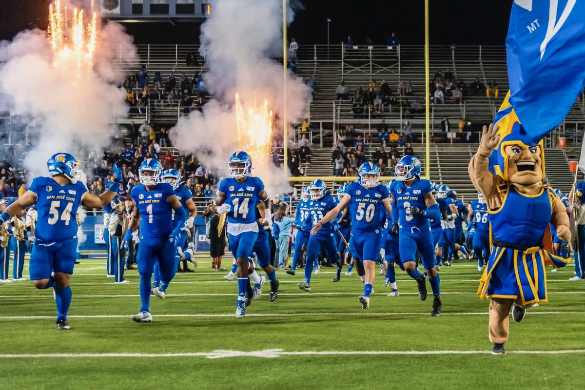 WilliamFowlerI1's tweet photo. #AGTG!🙏🏾 After a conversation with @CoachChipViney I received my 1st Mountain West offer from @SanJoseStateFB.🏁Blessings! #SpartanUp @BrandonHuffman @GregBiggins @CurryInsider @DaUnionfball @JacksonMoore247 #wuhs https://t.co/CawzBon5if