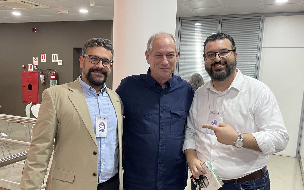 WSP_PSW's tweet photo. Hoje foi dia de ouvir um pouco mais sobre o #PND, conhecer o Elvis Cézar e confraternizar com a Turma Boa alem, é claro, de pegar autógrafo e dar aquele abraço no Ciro!
#CiroEmSP
#Ciro2022 https://t.co/6yuvTPUdjT