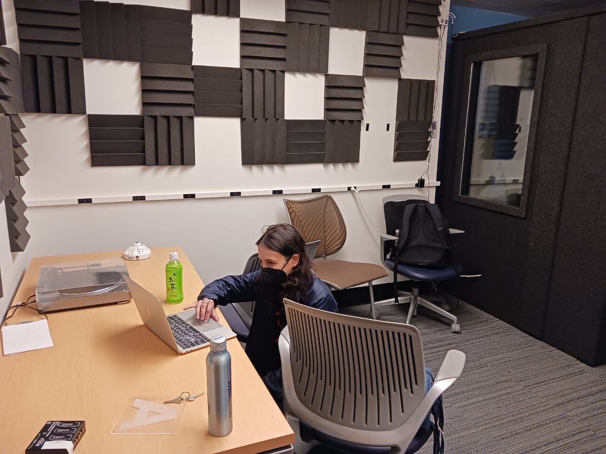munoz90_laura's tweet photo. Today's adventures in bringing comedia al mundo included some experimentation with mics and a soundbooth #Soundcheck #diversifyingtheclassics https://t.co/ejleN8W2FW