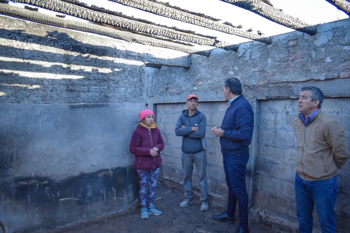 Soledad Cabrera, mamá de tres chicos de 9, 5 y 2 años, vivió un hecho inesperado: su hogar sufrió un voraz incendio, donde perdieron la totalidad de sus pertenencias.  
Desde el Gobierno la acompañaremos para que pueda reconstruir su vida y su vivienda.
