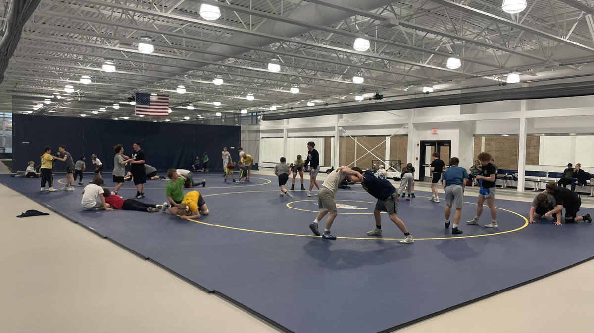 DeltaWrestling_'s tweet photo. Rainy Thursday means for a packed wrestling room! 🤼‍♂️

Great Freestyle practice from kids at all ages! 💪🏼

#𝘌𝘢𝘨𝘭𝘦𝘴𝘖𝘯𝘛𝘩𝘦𝘙𝘪𝘴𝘦 🦅 https://t.co/qqwqTIINWZ