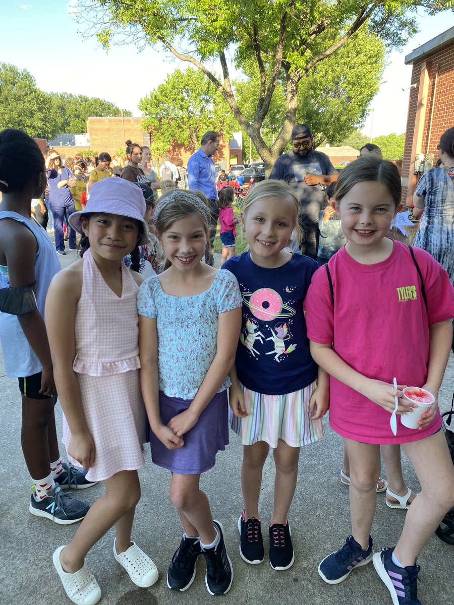 The Austin picnic was packed tonight!  So fun to run into these sweet girls!  #AustinBetterTogether