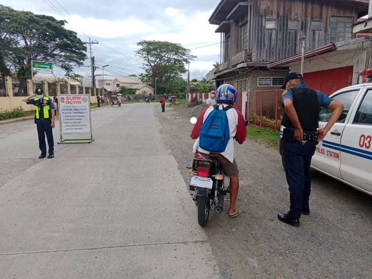 pnp_bangamps's tweet photo. Preparation for NLE 2022
IN PHOTOS | Banga MPS conduct Comelec Checkpoint in relation to 2022 National and Local Elections.
#TeamPNP #WeServeAndProtect #PNPKakampiMo 
@pnp_aklan 
@pro6pnp 
@ordpro6 
@pnp_rpcrdpro6 
#pnpdpcr https://t.co/VKaQjNzw8C