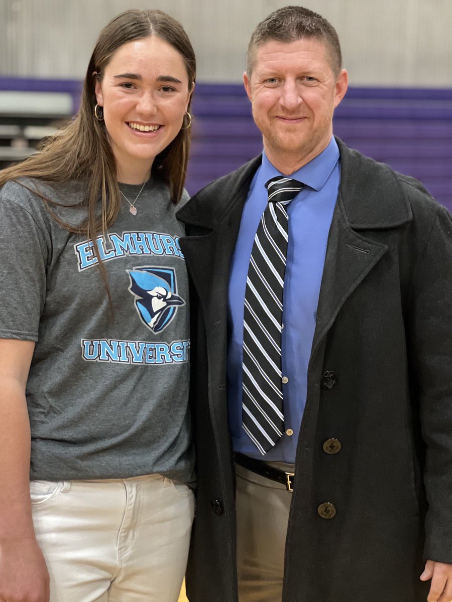 DruWheatcroft's tweet photo. Honored I could attend the signing of my ⁦@MVEclipseBball⁩ girl ⁦@annasheedy3⁩ from ⁦@BasketballSion⁩ today. She’s going to play at ⁦@ElmhurstU_WBB⁩ next year and ⁦@coachTCarrillo⁩ got a good one! https://t.co/8w3sAsKbPz
