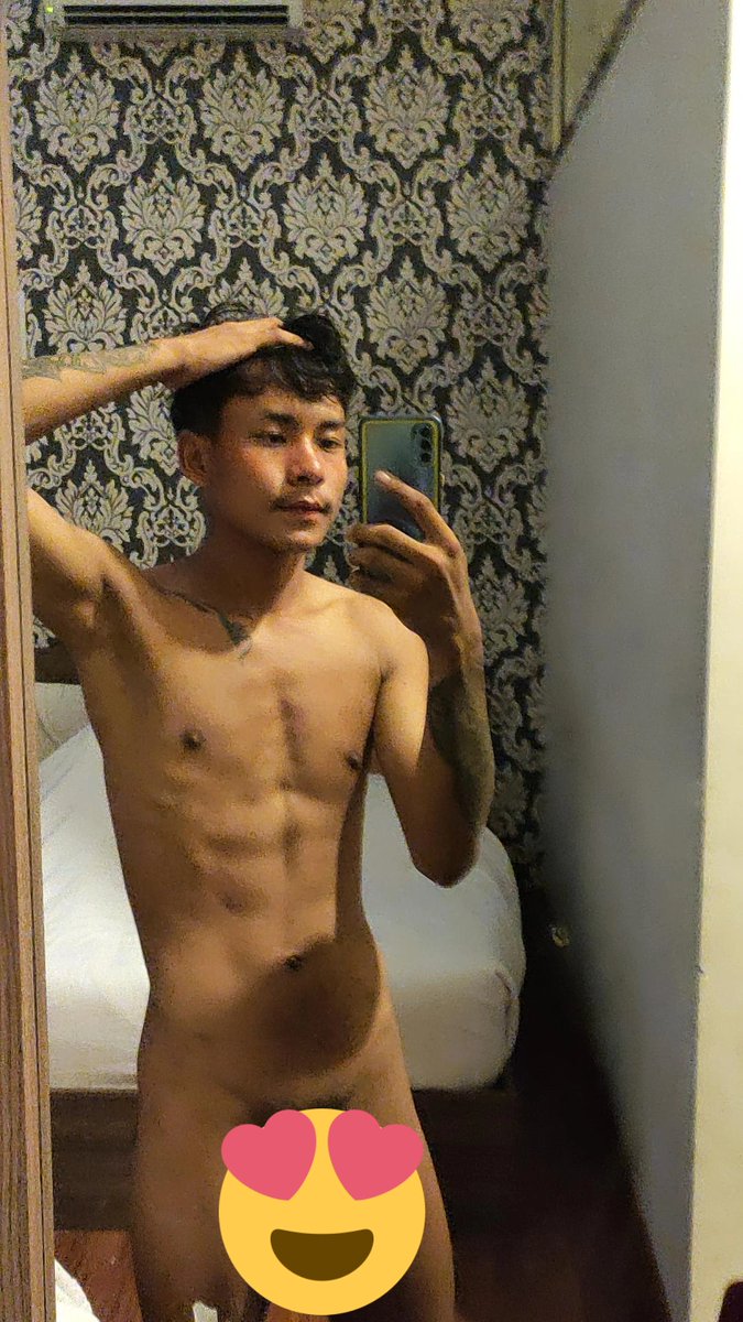 BoKyaw39990519's tweet photo. Hotel မှာ Coca Colaသောက်ဖို့သူခေါ်တယ်😁😁 https://t.co/6IRBiczfX3