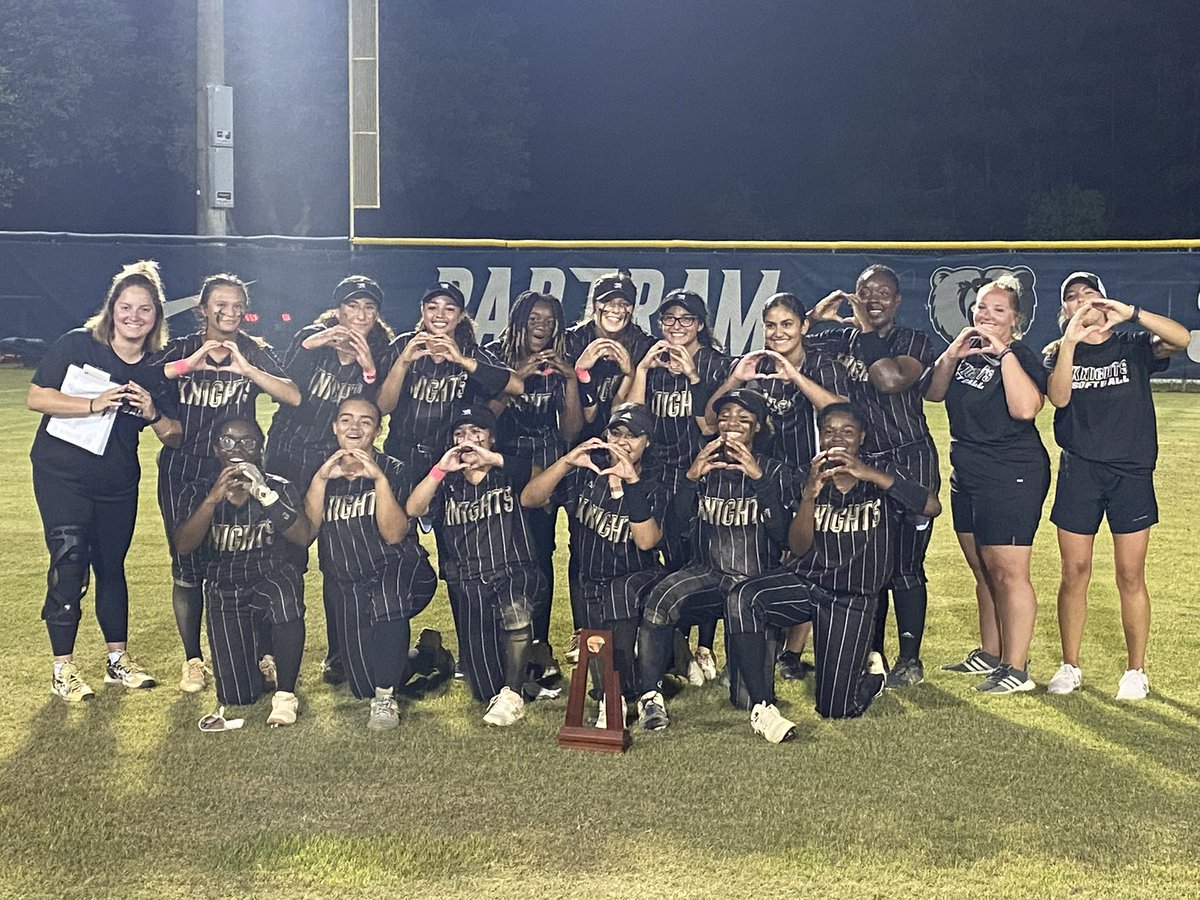 OakleafSoftball's tweet photo. #Champions https://t.co/e4cp11OOtb