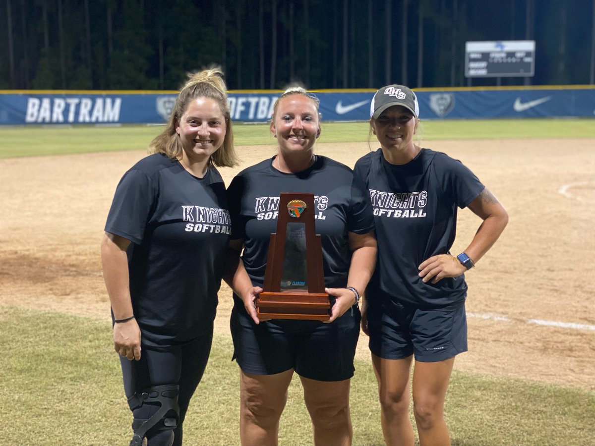 OakleafSoftball's tweet photo. #Champions https://t.co/e4cp11OOtb