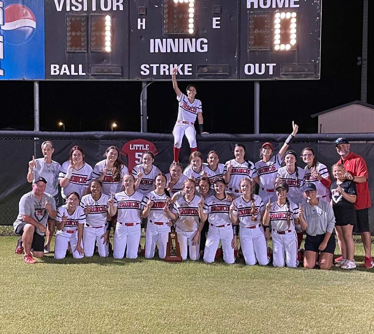 So proud of this team! 5A District 3 Champs!! 🏆 

#HorsePower #FinishTheAssignment #ALL1N4ALL7
