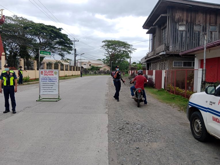 pnp_bangamps's tweet photo. Preparation for NLE 2022
IN PHOTOS | Banga MPS conduct Comelec Checkpoint in relation to 2022 National and Local Elections.
#TeamPNP #WeServeAndProtect #PNPKakampiMo 
@pnp_aklan 
@pro6pnp 
@ordpro6 
@pnp_rpcrdpro6 
#pnpdpcr https://t.co/VKaQjNzw8C