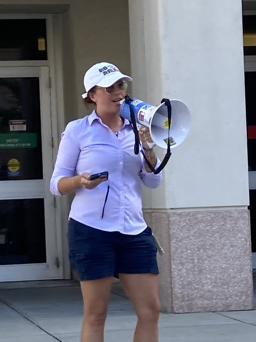 AVelmaDinkley's tweet photo. Hydrate, sleep => #Day4 #RagingForRoe
#RoeVsWade $WVSWFL #ManateeToDC #AbortionIsHealthcare https://t.co/QucLLWs32Z