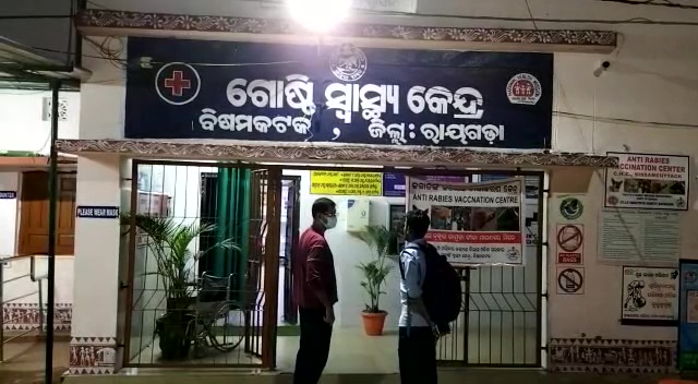 otvnews's tweet photo. #Rayagada: Matric examinee dies after falling from roof of residential school hostel at Kapapadar under Bishamakatak police limits #Odisha https://t.co/znBRd6Sd3r
