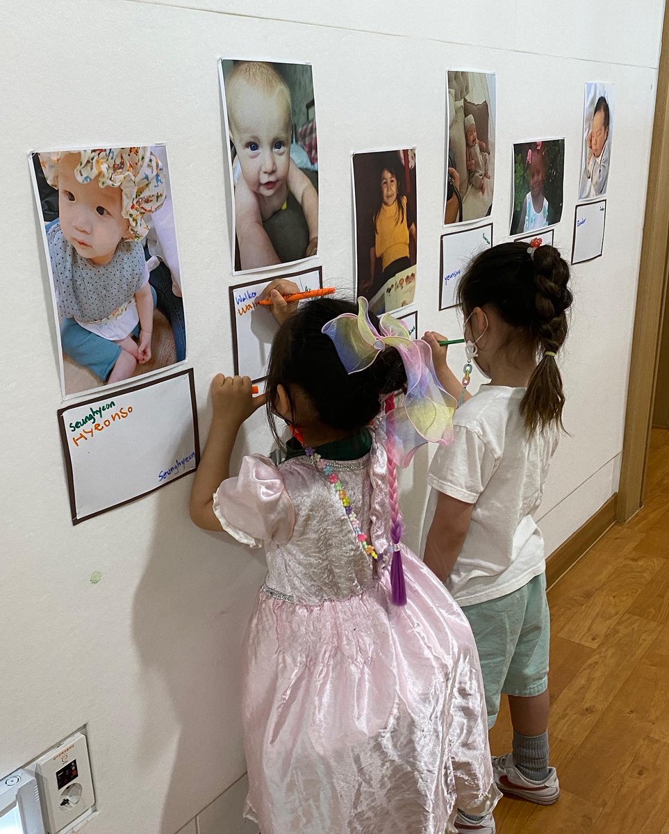 JeannieSung's tweet photo. Oh my, how much you have grown! 🥰 Caught our PreK friends guessing their friends from baby pictures! So cute!!!🥰🥰🥰
#TimeFliesSoFast #EnjoyWhileWeCan #TheyGrowUpSoFast🥲 https://t.co/uBHiBy3pAR
