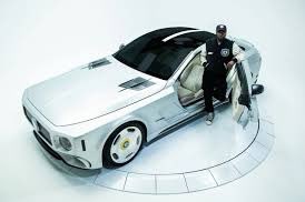 Benioff's tweet photo. Very proud of my friend @iamwill &amp; his incredible new Mercedes!  I love what he did with the Mercedes logo &amp; turned it into a bear!  And this body design is a rocket! ❤️🐻 https://t.co/o2bRyvvBaO