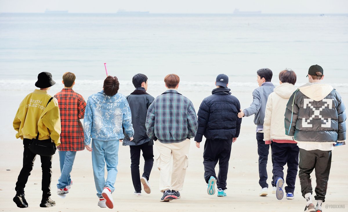 yooxxing's tweet photo. Because the space is practically an invitation for us to make an OT9 edit.

#EXO https://t.co/0zI7UHsmFG
