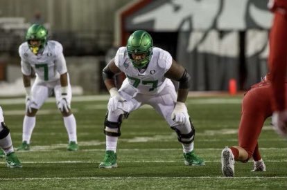 LoganPowell_79's tweet photo. Blessed to announce I have received my second D1 offer from Oregon! 💚🦆#skoducks @KennyDillingham @oregonfootball @CoachMohns https://t.co/6mt3dqU5wa