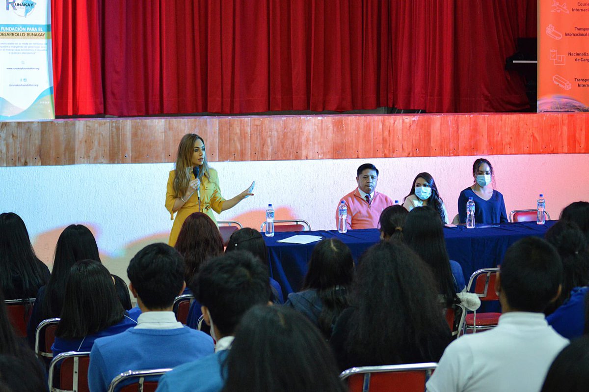 ActivateEcuador's tweet photo. Quienes no tienen voz necesitan de la colaboración de todos para que sus derechos sean respetados. Hoy junto a estudiantes de unidades educativas de Quito lanzamos el proyecto “Colas en Alto” para luchar por la vida de los peluditos. #ColasEnAlto #ActivateEcuador https://t.co/VleKEjYntt