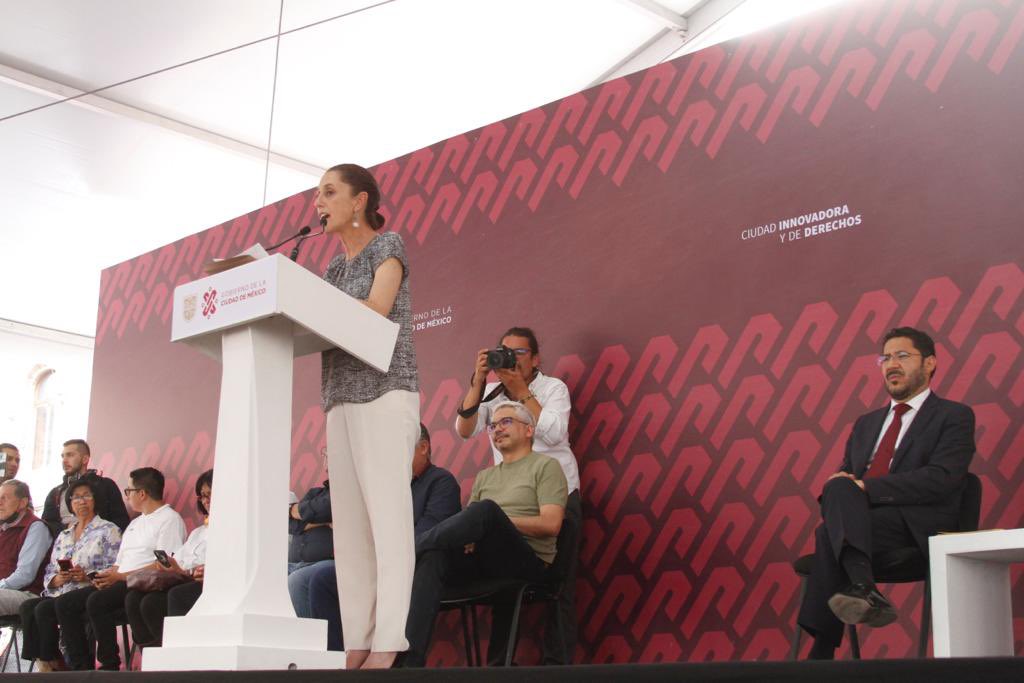 martibatres's tweet photo. Más de tres mil personas se reunieron en la Plaza Tolsá y calles aledañas, Centro Histórico, alcaldía Cuauhtémoc, para escuchar a la Jefa de Gobierno @claudiashein hablar sobre la obra de gobierno, el Litio y la Soberanía Nacional. https://t.co/7eoYgL5Wi5