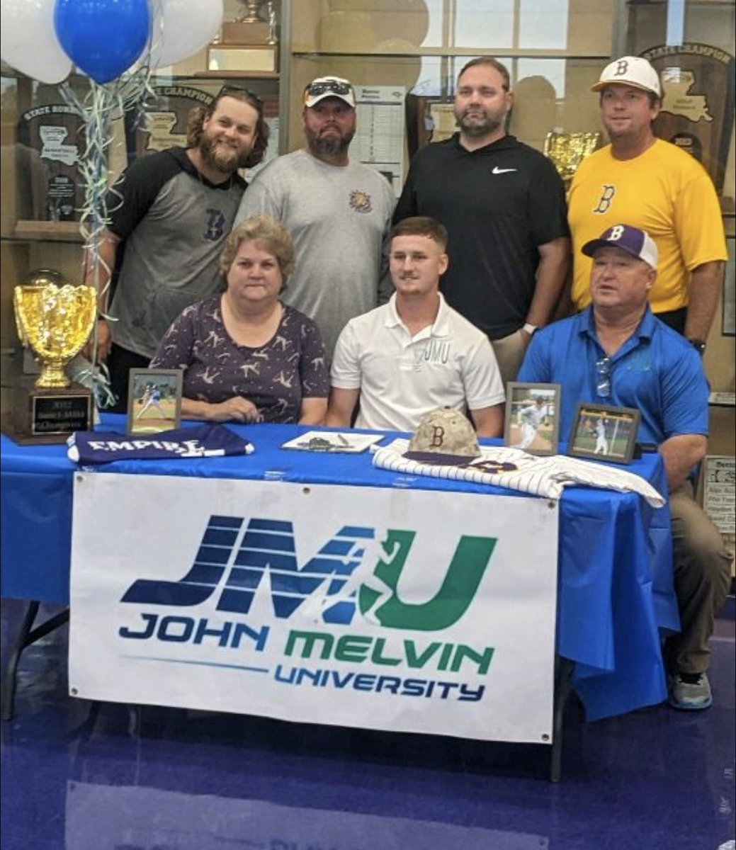 BentonLATigers's tweet photo. CONGRATS to Benton senior outfielder Ty Knippers. Today he made it official, signing to play ball with John Melvin University. Proud of ya, Ty! #bhsbaseball2022 #BentonTigers @KnippersTy https://t.co/bmN61mQeHq
