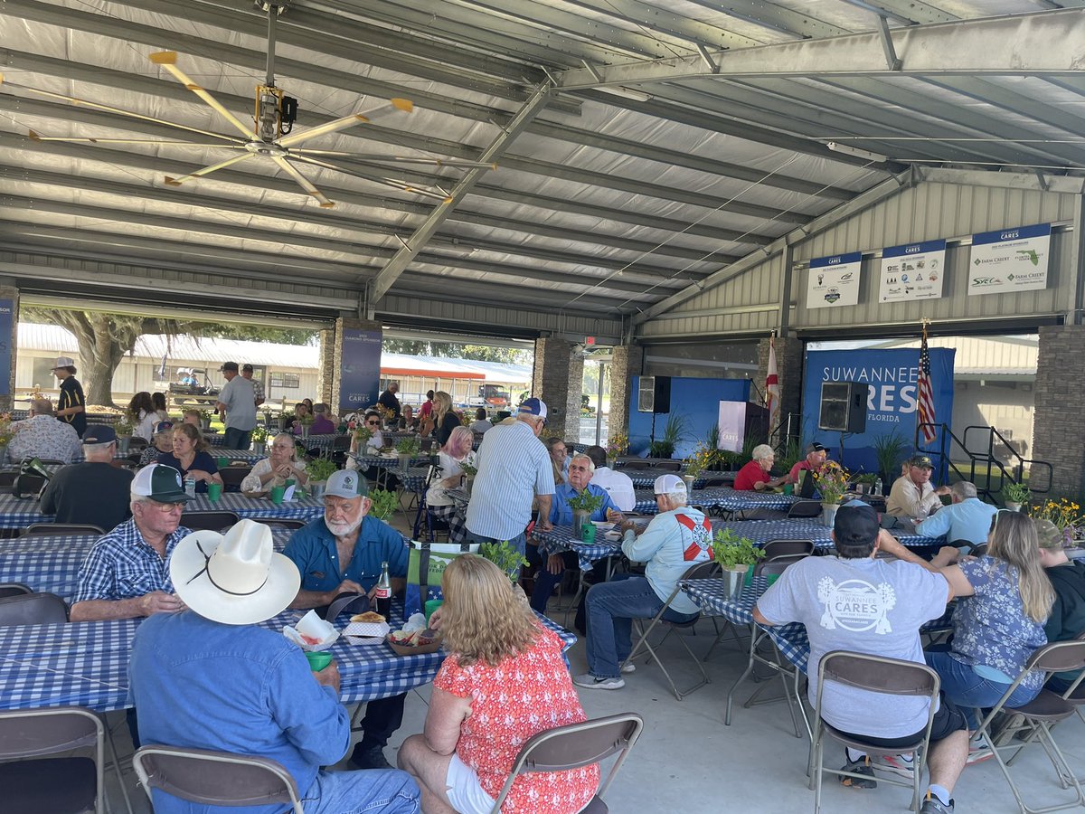 saqibiam's tweet photo. What a great week for Ag &amp; natural resources in FL with @UF_IFAS @uf_ansci #Beefcattleshortcourse @UF &amp; @FlaFarmBureau @FDACS #annualCARESdinner @nfrec_sv ! #nofarmersnofood #thisfarmcares https://t.co/bNBl6vOv5T