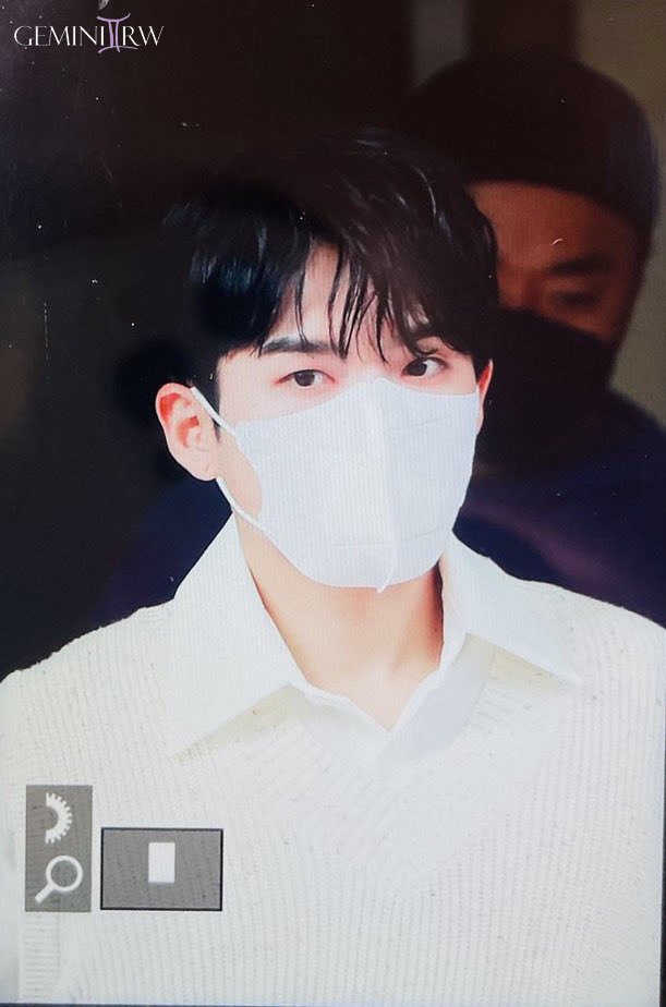 gemini_rw's tweet photo. 220506 뮤직뱅크 퇴근 Preview

#려욱 #Ryeowook https://t.co/197V8GK6fj