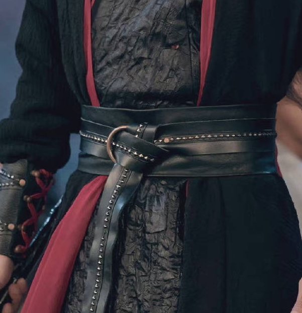 chenweist's tweet photo. a-xian’s belt T-T T-T 

cr. 狗崽崽和老肖是爱情 https://t.co/6JbRBVKLGO
