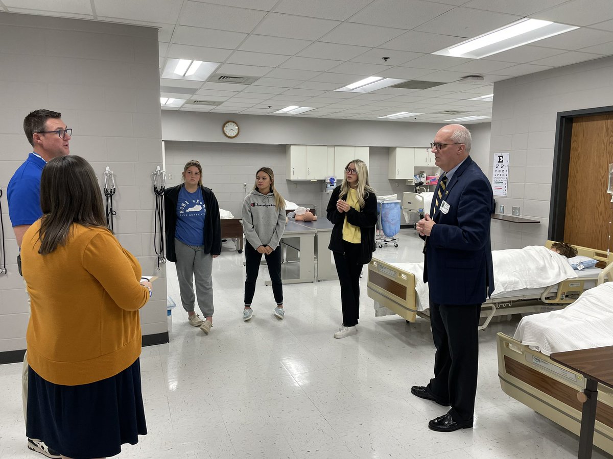 PresEmeritusMSU's tweet photo. It was an honor to return to my high school alma mater @high_larue today and visit with so many friends and future @murraystateuniv #Racers! Thank you Principal @travisg6363, Mrs. Savannah Boone and others for your hospitality today. This is a truly wonderful school. #WeAreRacers https://t.co/49hoi8pvnG