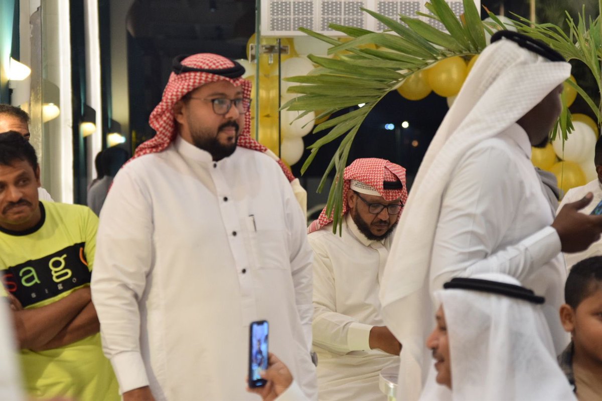 JAZANCCI's tweet photo. دعماًللشباب والمشاريع الناشئة
نائب رئيس #غرفة_جازان أ.أحمد حسن سهلي  يفتتح كافيblevio للريادية صفية حمد  وهوأحدالمشاريع المدعومة من #بنك_التنمية والغرفة مؤكداًدعم #غرفة_جازان لكافة المشاريع الناشئة لتصبح منشآت كبيرة بالمنطقة شهدالافتتاح حضور عدد من الرياديين والاعلاميين بالمنطقة https://t.co/6Gw9xlIZ9l