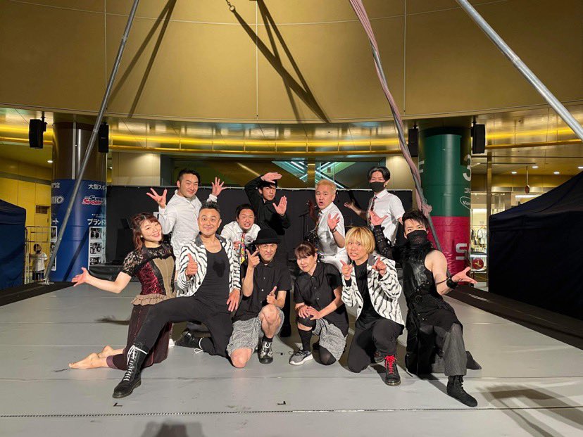 MochiJuggles's tweet photo. リバーウォークサーカス無事終わりました！
3年ぶりのゴールデンウィークパフォーマンス。とっても良い時間でした。ありがとうございました。ああー！楽しかった！

全身筋肉痛で今は動けません。今日はゆっくりします。 https://t.co/WHF7AFdkX8