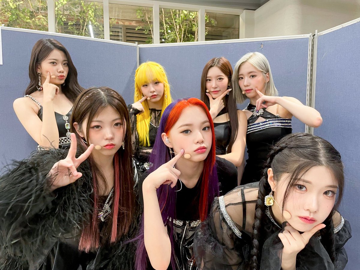 riwonprint's tweet photo. first pre-debut           first debut
group photo               group photo https://t.co/mSBxGVxM3o