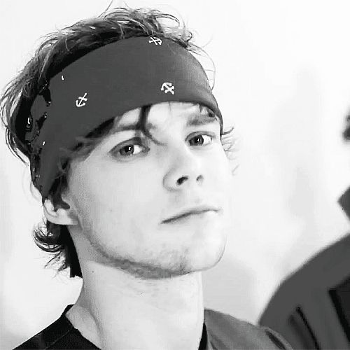 bandana ashton supremacy ! (@bandanashton) on Twitter photo 