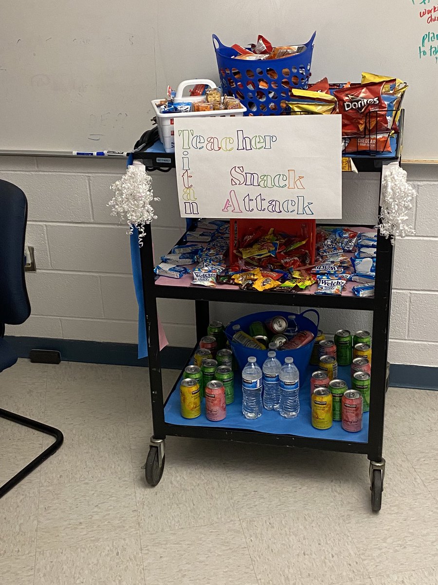 CandaceHyman87's tweet photo. Celebrating our teachers for all their hard work and dedication. We couldn’t prepare our students to be global citizens without them! Massage therapy and a snack attack to show appreciation. @AlexCityTitans @PrincipalTitan @AC_KSCampusAdm https://t.co/vRNG3Tn85K