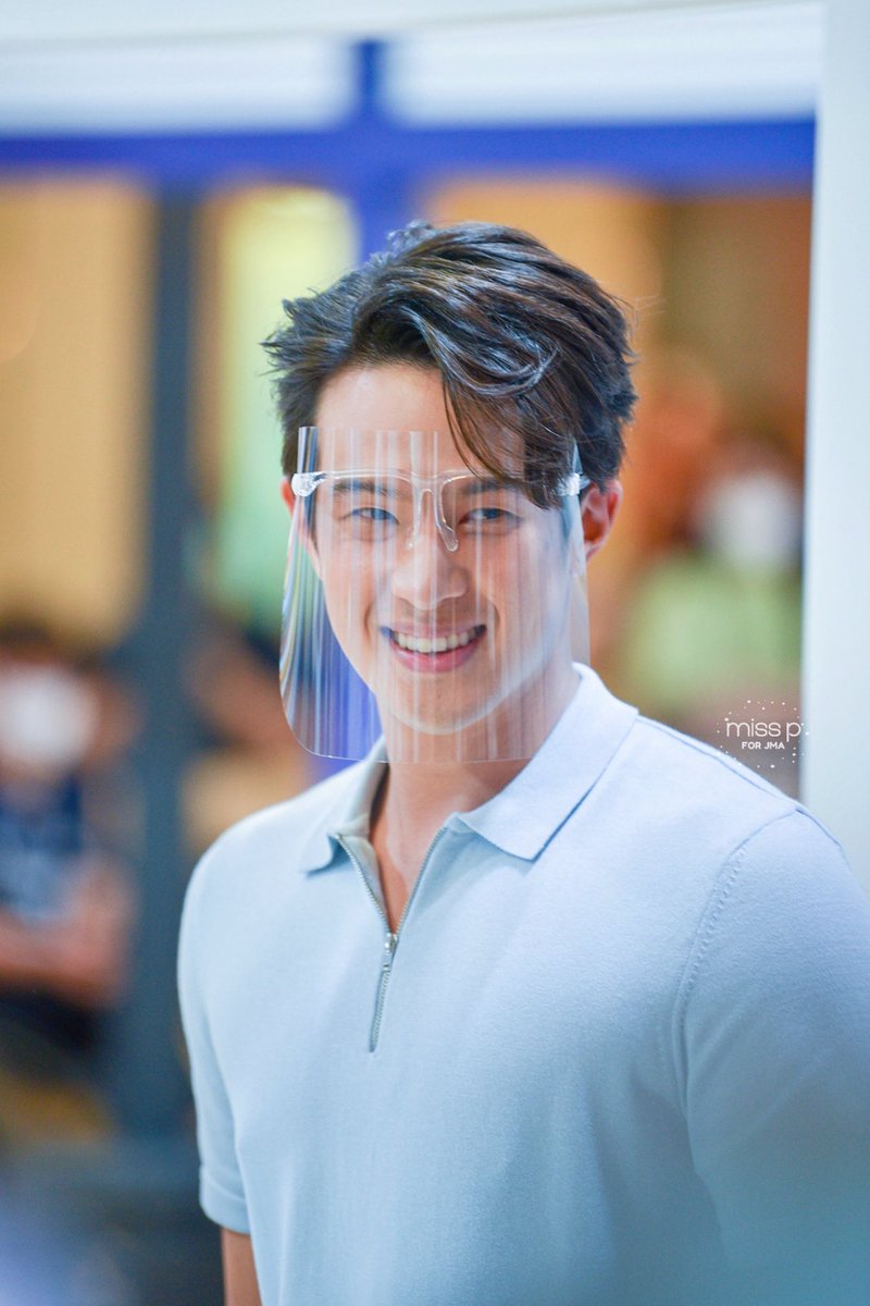 misspforjma's tweet photo. 220505 Estée Lauder Micro Essence Treatment Lotion event at Siam Paragon

เปิดตัวผลิตภัณฑ์ Micro Essence Treatment Lotion ทรีทเมนต์โลชั่นปรับสูตรใหม่ ของ Estée Lauder ที่ช่วยฟื้นบำรุงผิวให้ดูกระจ่างใสดุจคริสตัล

#jamesma
#เจมส์มาร์
#MicroEssence
#EsteePartner https://t.co/48rGQOyHsP