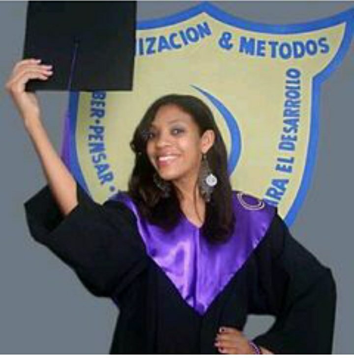 AmezquitaYudisa's tweet photo. #TBThursday este TEBETÉ es de cuando me gradué en el año 2013. Momento muy feliz y bastante gratificante. Se aprendió mucho...y se afanó bastante pero,¡le dimos con to'y llegamos!💯💪🔥
#Licda #comunicadora👩🏻‍🎓
Hacen unos cuantos añitos cómodos sí 🙆🏻‍♀️ https://t.co/gEOwarVMNA